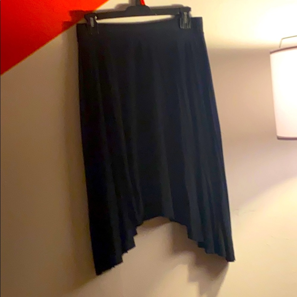 Black medium high-low flowy skirt